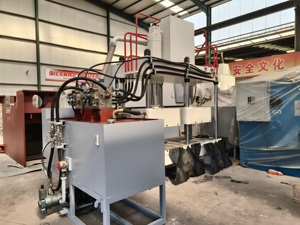 Presse hydraulique CE à 6 colonnes et 3 poutres avec double table <span class=keywords><strong>de</strong></span> travail pour <span class=keywords><strong>la</strong></span> fabrication <span class=keywords><strong>de</strong></span> briques à lécher pour bovins et ovins, <span class=keywords><strong>de</strong></span> blocs <span class=keywords><strong>de</strong></span> sel en poudre – Vente directe usine - Product Image 3