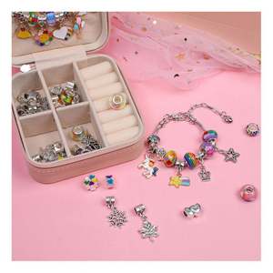 Set de Creación de Joyas Educativo Premium para Niños, con Cuentas Coloridas, Cadena de Plástico, Caja de Doble Capa y Dijes Modernos - Product Image 1