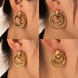 Pendientes de tuerca geométricos tridimensionales exagerados de acero inoxidable chapado en oro de 14 quilates para mujer, lisos, huecos, modernos, para fiesta - Product Image 4