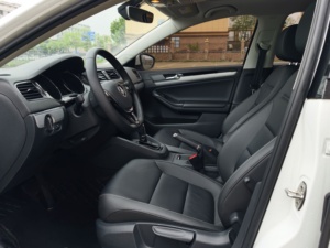 Volkswagen Sagitar 1.6L 2015 en promotion |   Berline d'occasion de qualité allemande, boîte automatique 6 vitesses, finition Confort - Product Image 5