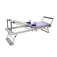 Reformer de Pilates gris clair avec rembourrage lavande, barre de repose-pieds réglable et système de poulies avec roues pour studio à domicile, sans assemblage