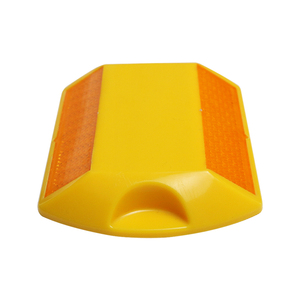 Borne <span class=keywords><strong>de</strong></span> signalisation routière réfléchissante en plastique ABS, marqueur <span class=keywords><strong>de</strong></span> chaussée, séparateur <span class=keywords><strong>de</strong></span> voie, œil <span class=keywords><strong>de</strong></span> chat pour <span class=keywords><strong>la</strong></span> sécurité routière et <span class=keywords><strong>la</strong></span> guidage des voitures dans les parkings - Product Image 3