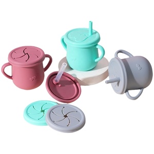Taza de silicona <span class=keywords><strong>para</strong></span> bocadillos de comida de bebé de grado alimenticio más vendida taza de agua potable de silicona con tapa y mango de paja <span class=keywords><strong>para</strong></span> entrenamiento de niños - Product Image 2