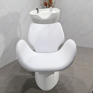 Unidad de lavado de cabello para salón de belleza con lavacabezas inclinable de cerámica y asiento ajustable - Product Image 5