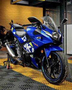 Moto sportive Suzuki GSX250R, vitesse maximale <span class=keywords><strong>de</strong></span> 140 km/h, idéale pour les débutants et les cyclistes en trajets quotidiens - Product Image 4
