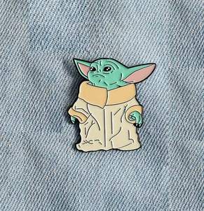 Cute custom <span class=keywords><strong>baby</strong></span> <span class=keywords><strong>yoda</strong></span> pin button badge distintivo in metallo pin cute cartoon badge button spille smaltate - Product Image 2