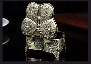 Caja de almacenamiento de joyas moderna utilizada para llevar caja de almacenamiento de joyas, accesorios de joyería cuadrados de Metal de color plateado, caja de regalos y manualidades - Product Image 3