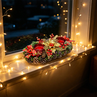 Décoration de table de Noël avec bougie, cône de pin, baies rouges, poinsettia, verdure artificielle, décoration de maison pour les fêtes