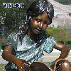 Wondecor Statues en bronze grandeur nature personnalisées <span class=keywords><strong>de</strong></span> compagnons assis sur des troncs d'arbres arqués lisant ensemble - Product Image 4