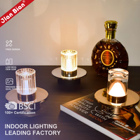 Lampe de table LED sans fil à piles, design moderne, verre cannelé, base en métal, pour café, bar, décoration, personnalisable en usine