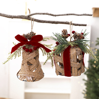 Ornement de Noël tressé naturel, boule suspendue rouge avec nœud, pomme de pin et baies, pendentif rustique pour sapin de Noël, décoration de maison pour les fêtes