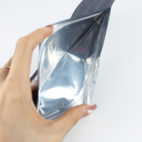 MOQ 500 pièces Sacs personnalisés imprimés effet doux au toucher, pochettes à fermeture éclair en forme de sac, 3.5g 7g 14g, sacs Mylar Ziplock de créateur