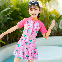 Maillot de bain une pièce pour filles avec short anti-transparence intégré, manches courtes, protection solaire UPF50+, maillot de bain pour enfants en nylon