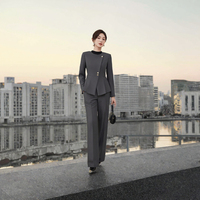 Ensemble de tailleur 2 pièces gris pour femmes, col rond, coupe ajustée, tenue professionnelle de bureau, image d'entreprise