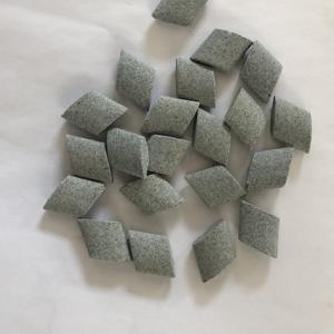 Kepingan <span class=keywords><strong>Media</strong></span> penggiling abrasif Grit keramik <span class=keywords><strong>Al2O3</strong></span> peledakan dan pemotongan efisien <span class=keywords><strong>Media</strong></span> bahan Aluminium plastik dalam bentuk Grit - Product Image 5