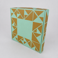 Boîte d'expédition PR en carton ondulé de luxe personnalisée avec logo en feuille d'or pour kit cadeau promotionnel influenceur