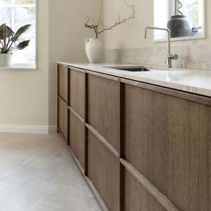 ชุดตู้ครัวดีไซน์ทันสมัย พร้อมไอส์แลนด์ บาร์สไตล์ร่วมสมัย เฟอร์นิเจอร์สั่งทำพิเศษ หรูหรา ตู้ยาว 5 เมตร พร้อมอุปกรณ์เสริม - Product Image 2