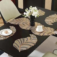 Ensemble de nappes et de sets de table Ychon Creative Leaf Gold Stamping, lavables et réutilisables, pour événements et mariages.