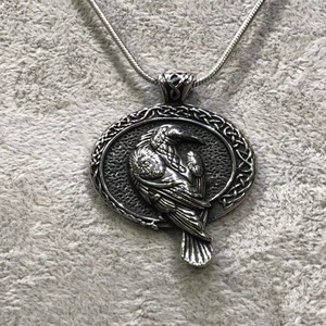 Collier Pendentif Corbeau Odin en Acier Inoxydable Style Vintage 2026 pour Enfants, Symbole Viking de la Mythologie Nordique, Oiseau Noir Style Celtique - Product Image 1