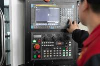 Machine de fabrication de modèles Vmc650 Vmc 850, processus de fraisage économique pour centre d'usinage CNC à broche verticale 5 axes Ptp, Chine