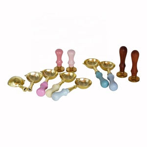 In primo piano in metallo manico in legno piccolo grande sigillo di cera timbro cucchiaio per fusione a cera muti colori - Product Image 6