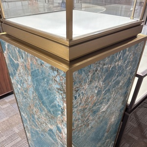 <span class=keywords><strong>Armoire</strong></span> à bijoux de luxe sur pied en acier inoxydable doré brossé avec base décorée de marbre vert - Product Image 3