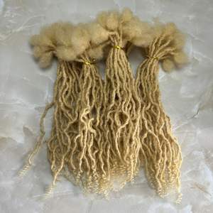 Interlocs avec extrémités bouclées Dreadlocks Extensions 100% cheveux humains faits à la main 0.2cm X-small Size Locs Extensions - Product Image 2