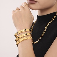 Nouveautés femmes Antique Courtly lumière bijoux de luxe PVD 18K plaqué or en acier inoxydable forme de fleur incrustation CZ verre bracelet
