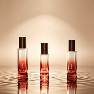 Flacon pompe en verre <span class=keywords><strong>Berserk</strong></span> 50 ml, 60 ml, 80 ml, 100 ml pour lotion cosmétique, dégradé rouge, avec couvercle en bois - Product Image 4