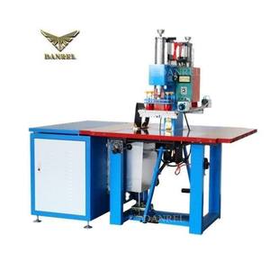Precio barato de la máquina de grabado de alta frecuencia tipo Pedal 5KW máquina de soldadura de PVC para logotipo de etiqueta de cuero - Product Image 2