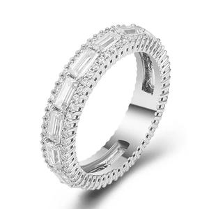 Anello da Donna T0613 in Oro Bianco con Diamanti Taglio Smeraldo, Fede Nuziale con Diamanti Naturali Colore D, Design Eternity Completo - Product Image 5