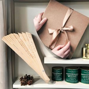 Abanico Plegable Chino Clásico de Madera con Grabado Personalizado y Técnica Pintada para Recuerdos y Presentaciones Culturales - Product Image 3