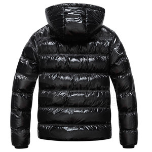 Veste matelassée d'hiver de qualité supérieure pour hommes en polyester imperméable de style High Street en vente - Product Image 2