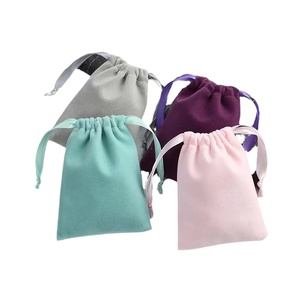 Pochette en velours personnalisée avec cordon de serrage et ruban en satin, sac cadeau multicolore doux pour l'emballage d'huiles essentielles, de savons et de cosmétiques - Product Image 1