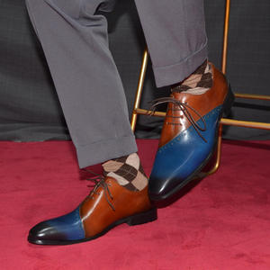 Chaussures en cuir pour hommes de style italien, couleurs mélangées, style Oxford formel, idéales pour les mariages et les fêtes. Chaussures habillées et Oxfords en cuir pour hommes. - Product Image 5
