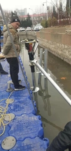 Pilote de <span class=keywords><strong>pile</strong></span> électrique avec deux moteurs pour entraîner le poteau de clôture, le poteau en T, le tuyau et les piquets dans le sol le plus dur. - Product Image 5