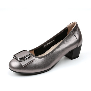 Luxe grande taille <span class=keywords><strong>chaussures</strong></span> décontractées pour femmes talons hauts semelles souples <span class=keywords><strong>pieds</strong></span> nus <span class=keywords><strong>en</strong></span> <span class=keywords><strong>cuir</strong></span> véritable mode tendance couleur métal Durable - Product Image 1