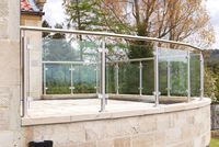 PC Balustres décoratifs en métal en acier inoxydable Main courante Balustrade en verre design pour balustrade de balcon