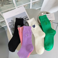 Chaussettes en coton respirant doux à motif brodé pour femmes, toutes saisons, confortables pour la marche et le sport, vente en gros