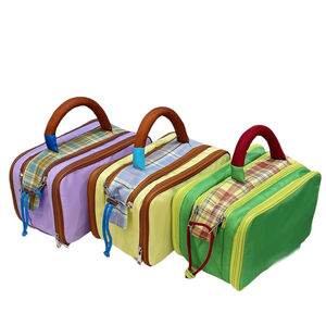 Suministro directo de fábrica, alta calidad, gran capacidad, nueva bolsa de cosméticos, bolsa de maquillaje de cuero PU, cremallera, diseño de logotipo de moda suave - Product Image 1