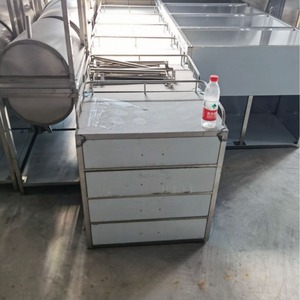 Chariot médical multi-niveaux Tongchen en acier inoxydable avec tiroir et étagère de rangement pour usage hospitalier - Product Image 2