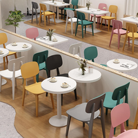 Vente en gros d'usine : Chaises et tables de salle à manger en plastique PP modernes, empilables et colorées pour restaurants, cafés et espaces commerciaux