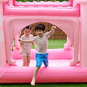 Château gonflable rose écologique en PVC pour l'extérieur avec piscine à jets d'eau MAKE WAVES - Product Image 2