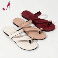 Sandales plates pour femmes à lanières fines et perles métalliques, style minimaliste bohème, pour voyage et sorties, mules à enfiler, bout rond, chaussures d'été ODM