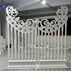 Puerta Decorativa Acrílica Moderna LEDA, Hecha a Mano con Intrincados Relieves, Novedad, Desmontable para Eventos de Boda - Product Image 1