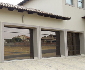 <span class=keywords><strong>Porte</strong></span> de <span class=keywords><strong>garage</strong></span> moderne de 3,66 m de large en alliage d'aluminium noir miroir, verre trempé, étanche, robuste, électrique, pour villas - Product Image 4