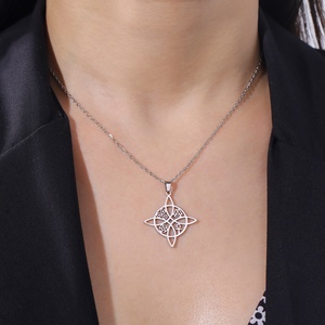 Collier religieux Nœud de Sorcière, Nœud Trinitaire Irlandais, Pendentif Triple Spirale en Acier Inoxydable, Amulette pour la Foi et l'Amitié - Product Image 2