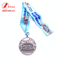 Médaille sportive promotionnelle personnalisée en alliage de zinc 3D pour marathon avec ruban