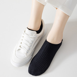 Chaussettes courtes pour femmes, très vendues, respirantes, colorées, en coton peigné, avec bande antidérapante à la semelle - Product Image 6