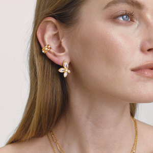 Boucles d'oreilles clous en zircon marquise floral plaqué or avec serti clos, pour usage quotidien - Product Image 2